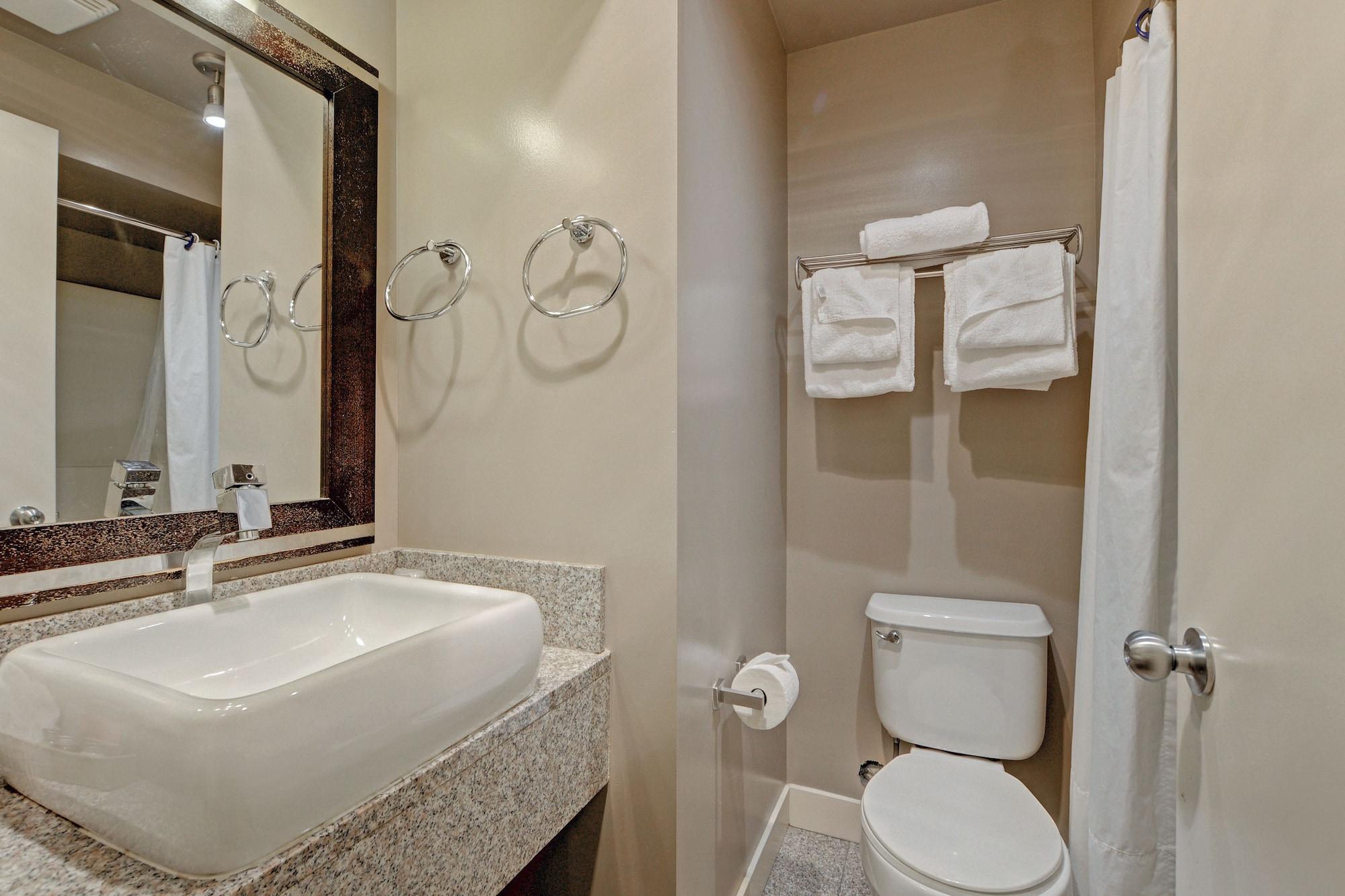 Helm'S Inn Victoria Zewnętrze zdjęcie